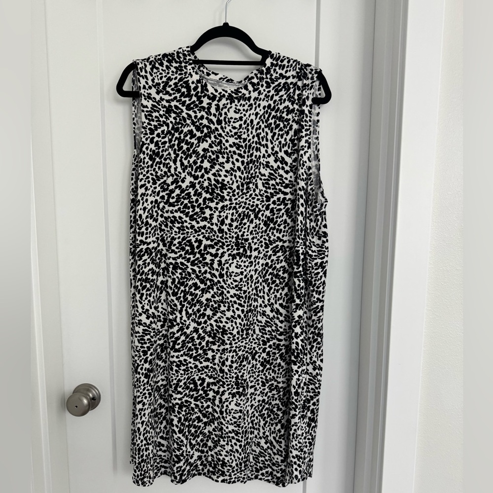 Black and White Animal Print Sleeveless Dress great condition size 1x